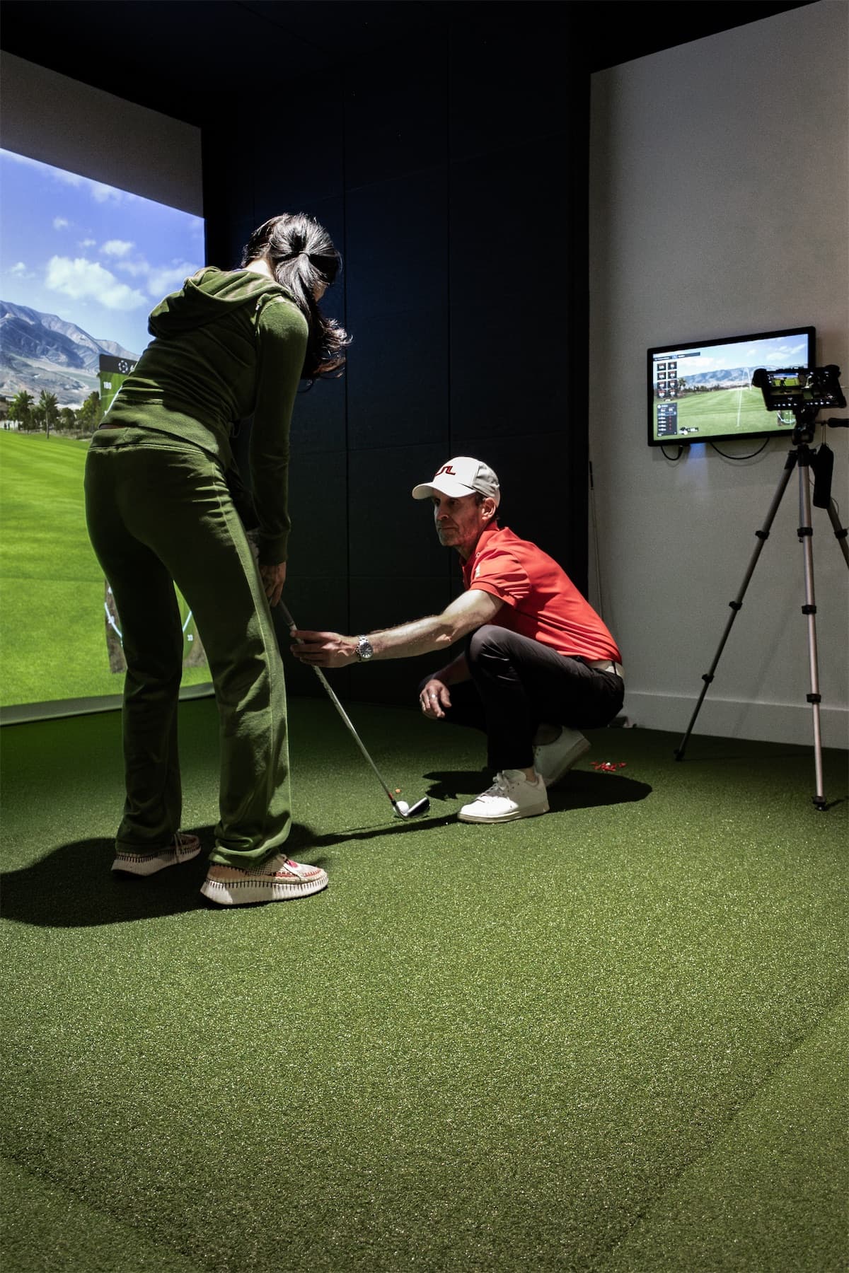Billy Irvine, PGA coach, setting a pupil's club alignment in a Caddi Club bay